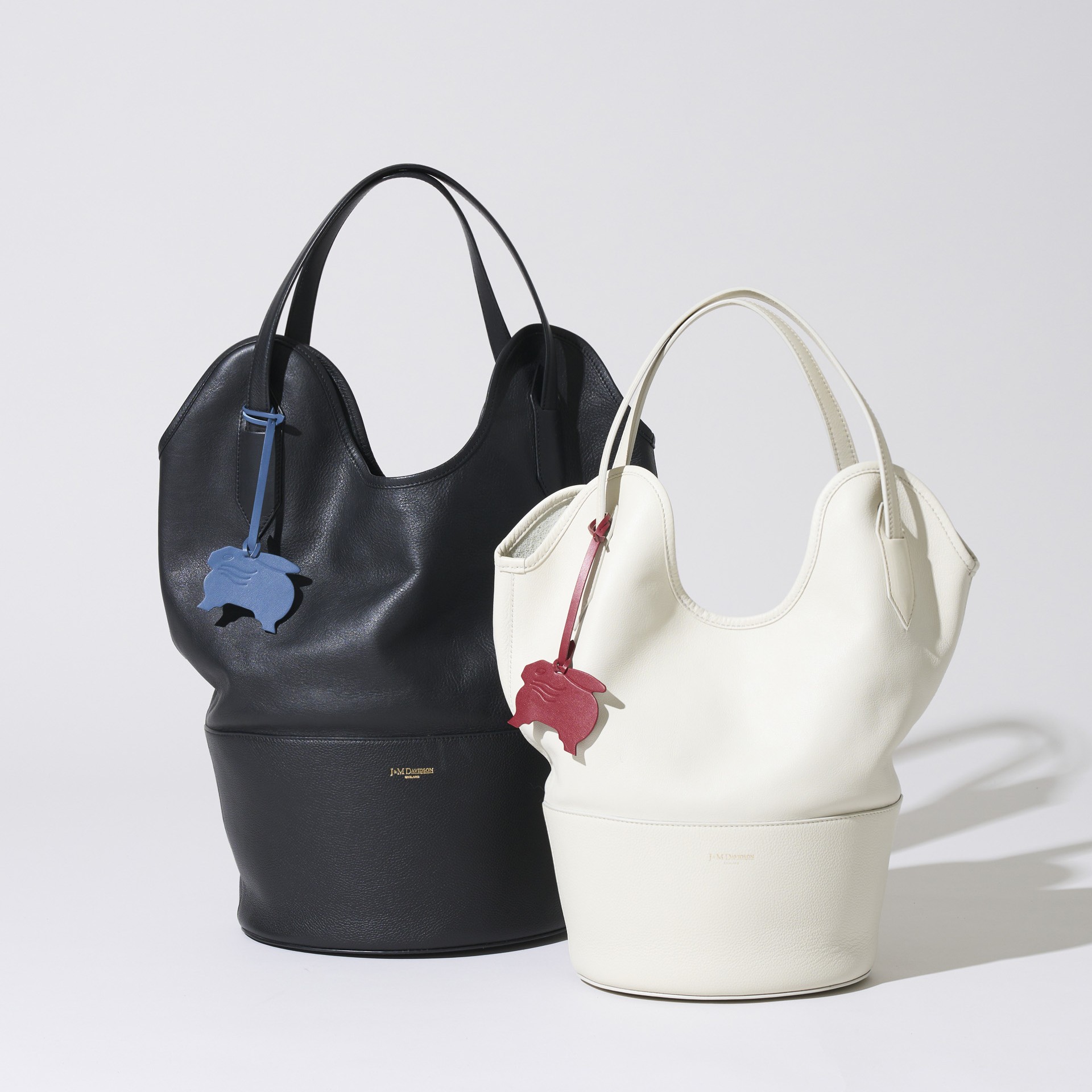 ✨新品・未使用✨　J&MDavidson ケース　スタッズ　ロゴ　ブラック ✨新品・未使用✨ J&MDavidson ケース スタッズ ロゴ ブラック